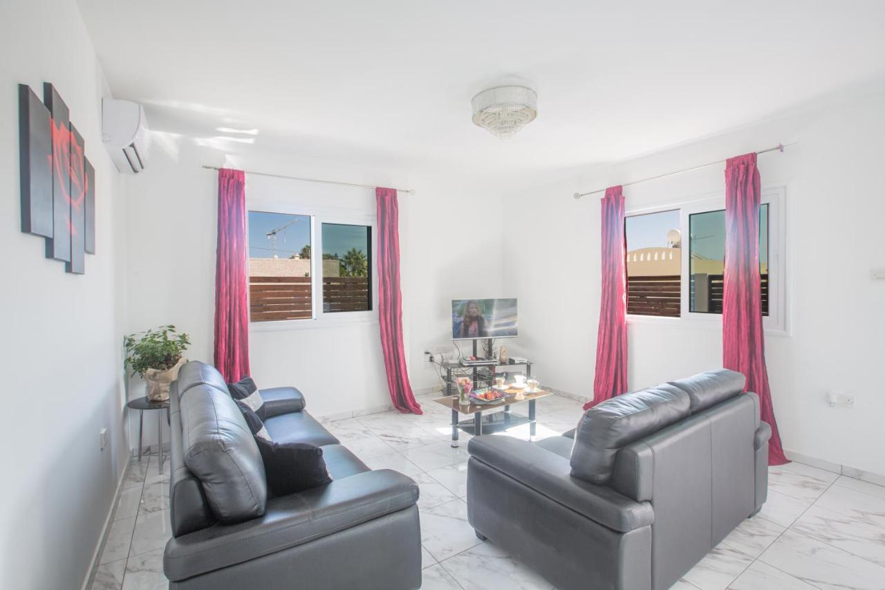 Broadway Villas Protaras Bagian luar foto