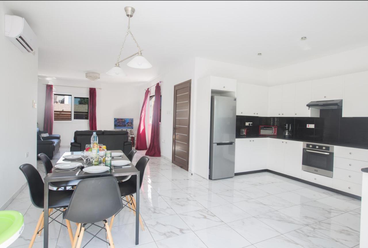Broadway Villas Protaras Bagian luar foto
