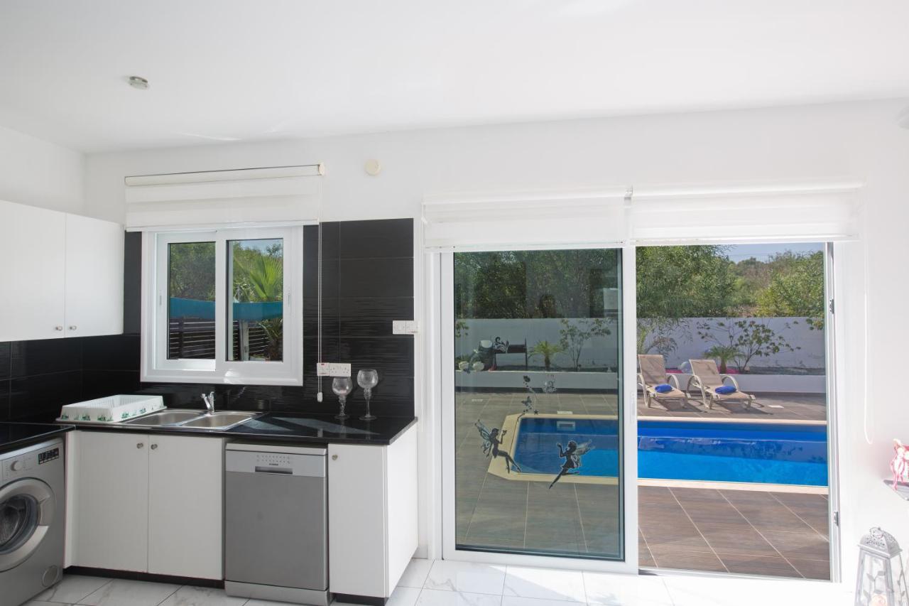 Broadway Villas Protaras Bagian luar foto