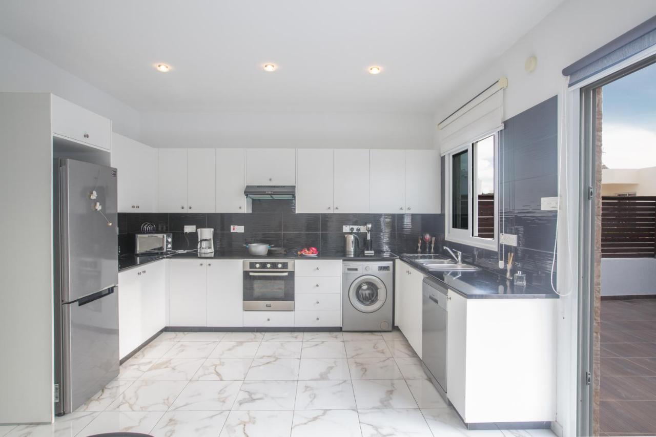 Broadway Villas Protaras Bagian luar foto